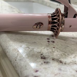 T3 Twirl 1.25’ curling iron. Like new